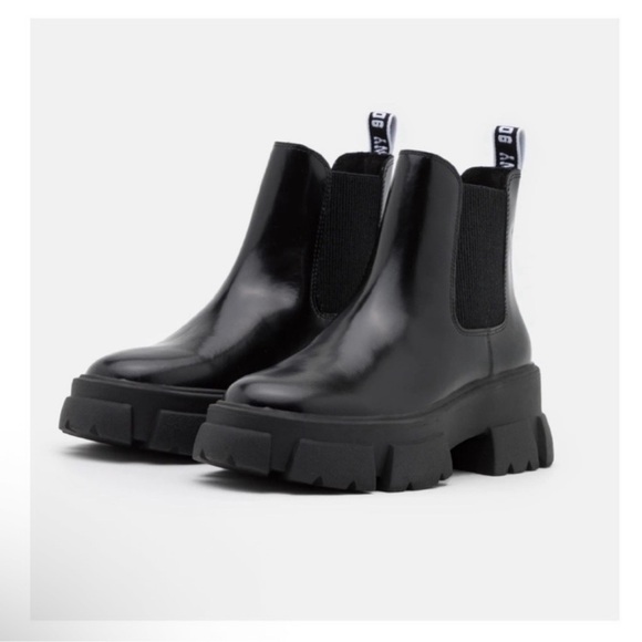 New! Steve Madden “Tusk” Black Chunky Lug Sole Chelsea Boots - Picture 4 of 14